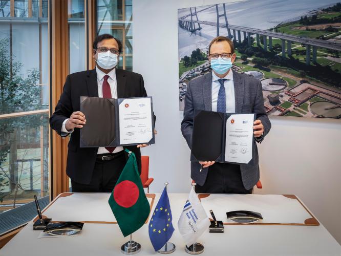 Bangladesh delegation - signature